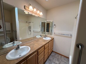 1327 Manzana St in Eugene, OR - Building Photo - Building Photo