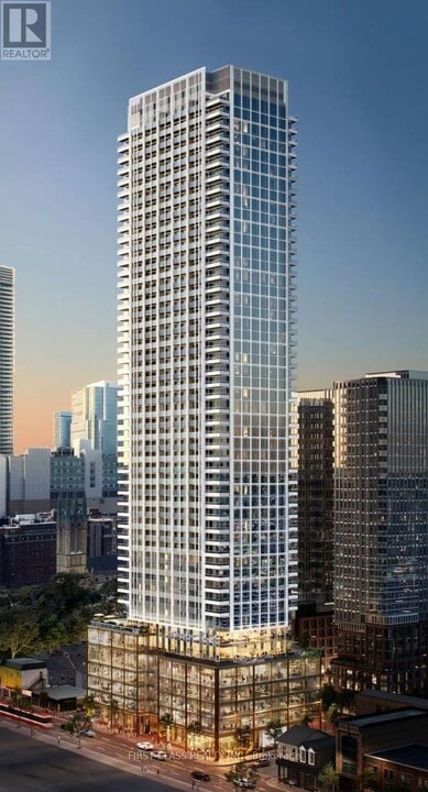 88 Queen St E in Toronto, ON - Building Photo