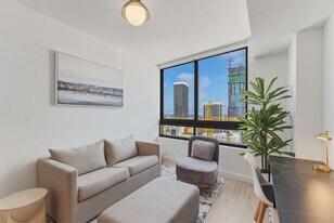 225 N Miami Ave, Unit SI FL27-ID1465699P in Miami, FL - Building Photo