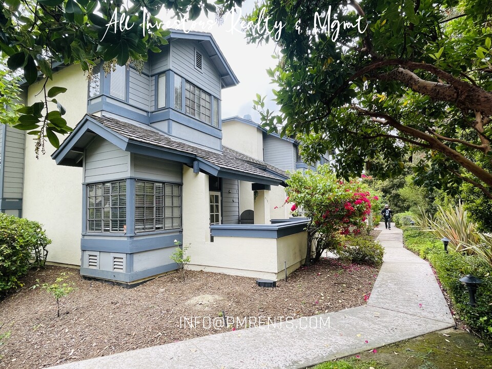 3101 Morning Way in San Diego, CA - Building Photo