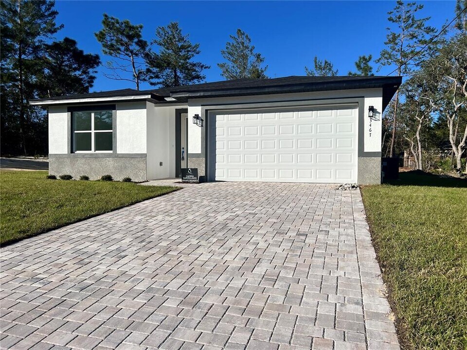 3467 W Seahorse Ln in Citrus Springs, FL - Building Photo