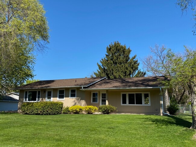 property at 3148 Edgewater Dr