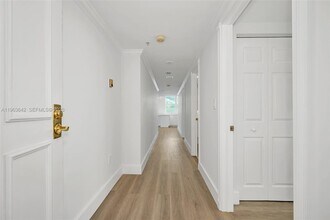 800 Claughton Island Dr in Miami, FL - Building Photo - Building Photo