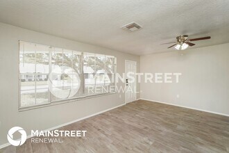 8803 Seeley Ln in Hudson, FL - Foto de edificio - Building Photo