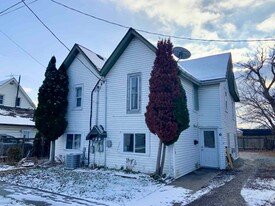 10 Ingram St in Chatham, ON - Building Photo