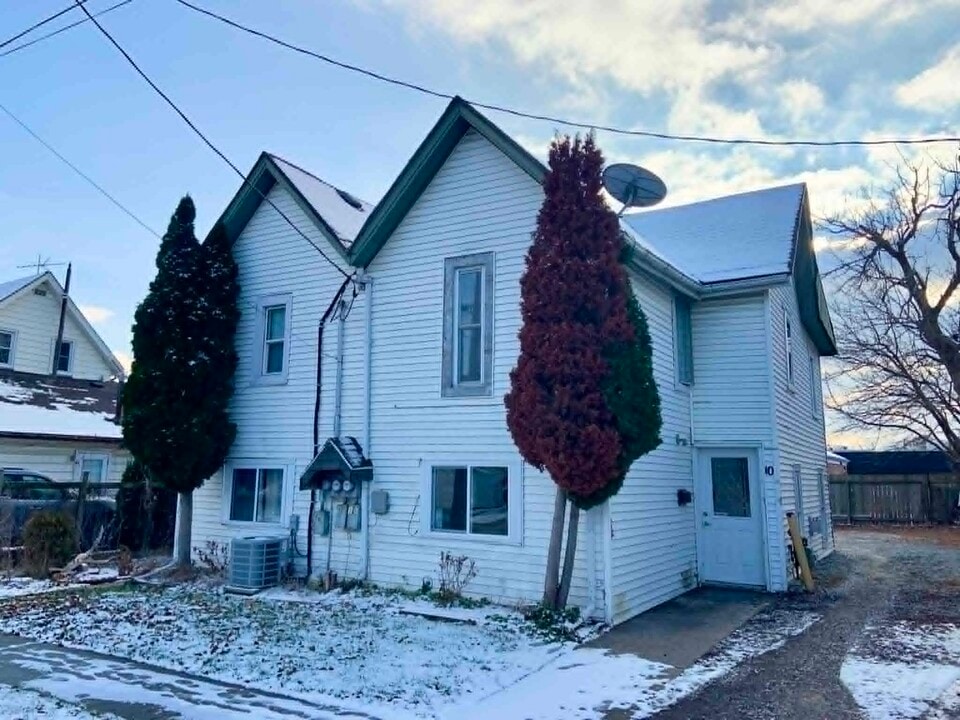 10 Ingram St in Chatham, ON - Building Photo