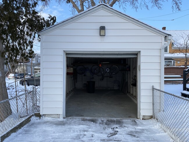 136 Hall St in Manchester, NH - Building Photo - Building Photo