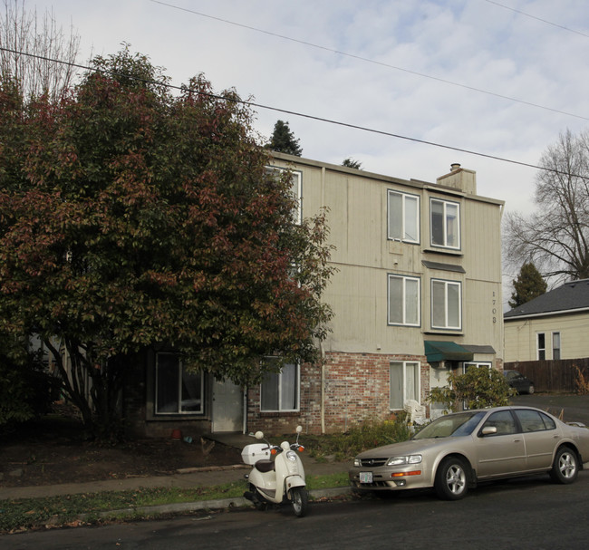 622-624 SE 17th Ave in Portland, OR - Foto de edificio - Building Photo