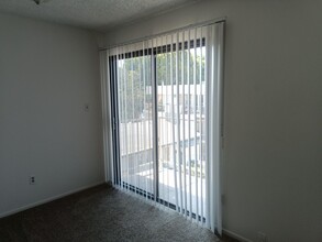 1111 in San Pedro, CA - Building Photo - Interior Photo