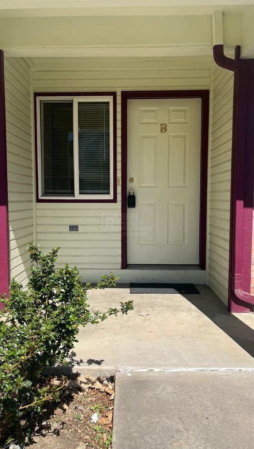 property at 911 Tulip St