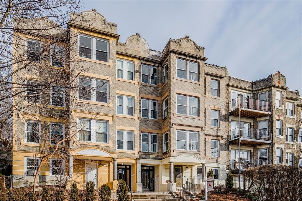 59 Strathmore Rd, Unit 4 in Boston, MA - Building Photo