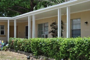 203 W Wall St, Unit 2 in Frostproof, FL - Building Photo