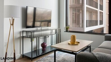 632 Howard Rd SE, Unit 331 in Washington, DC - Foto de edificio - Building Photo