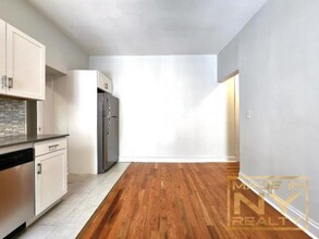 30-64-64 34th St in Queens, NY - Building Photo - Building Photo