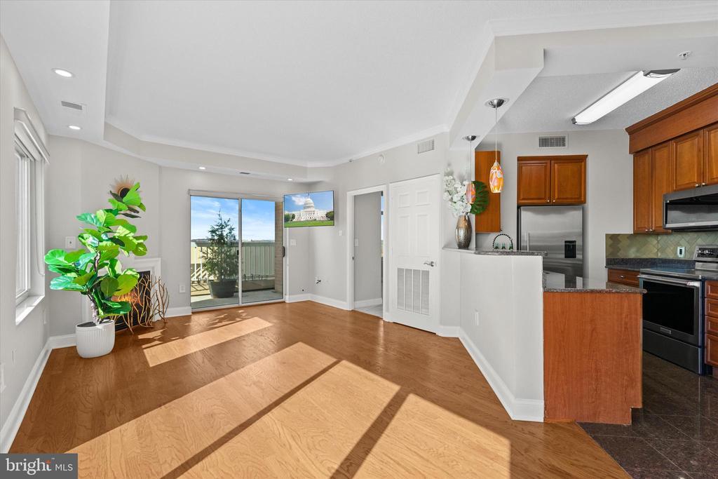 3101 N Hampton Dr in Alexandria, VA - Building Photo