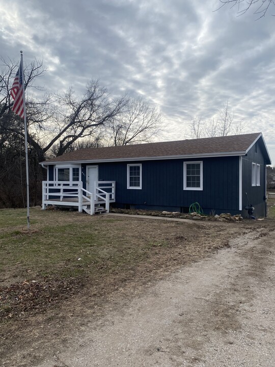 807 Hardy St in Knob Noster, MO - Building Photo