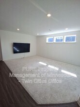 4654 Schilling Way in Woodbury, MN - Building Photo - Building Photo