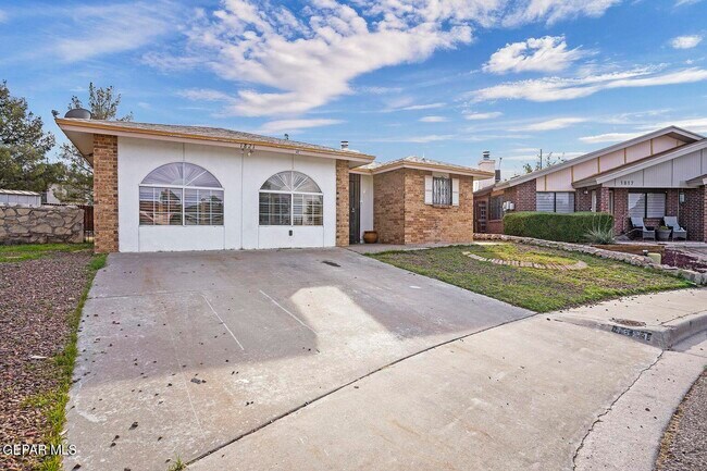 1821 Ed White Way in El Paso, TX - Building Photo - Building Photo