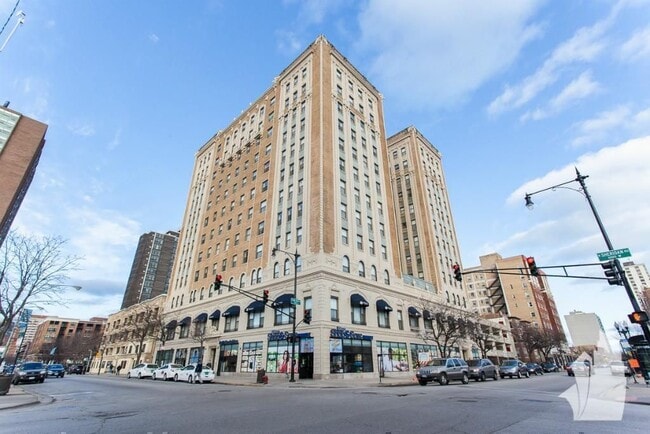 property at 4607 N Sheridan Rd