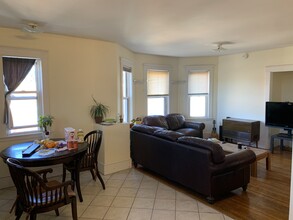 506 Washington St, Unit 3 in Boston, MA - Foto de edificio - Building Photo