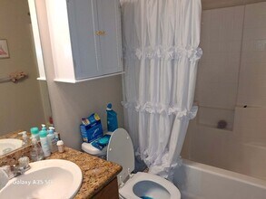 129 Richards St in College Station, TX - Foto de edificio - Building Photo