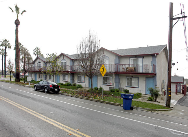 103-119 W Tulare Ave in Tulare, CA - Foto de edificio - Building Photo