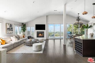 3782 Berry Dr in Los Angeles, CA - Building Photo - Building Photo