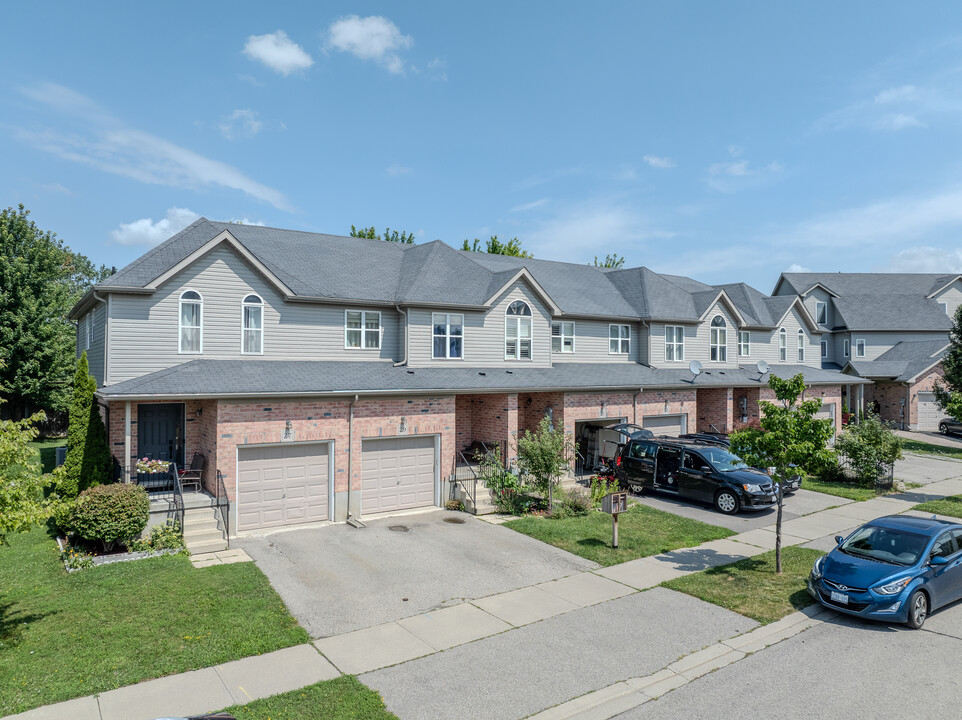 5 Brookfield Cres in Kitchener, ON - Building Photo