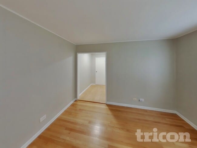 3343 N Ellen Dr in Arlington Heights, IL - Building Photo - Building Photo