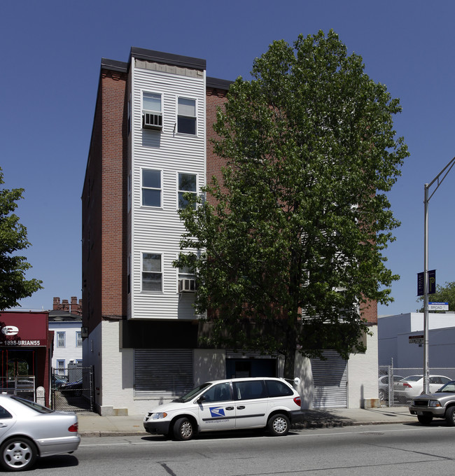 882 Broad St in Providence, RI - Building Photo - Building Photo