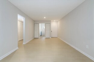 Village Park Apartments in Creve Coeur, MO - Building Photo