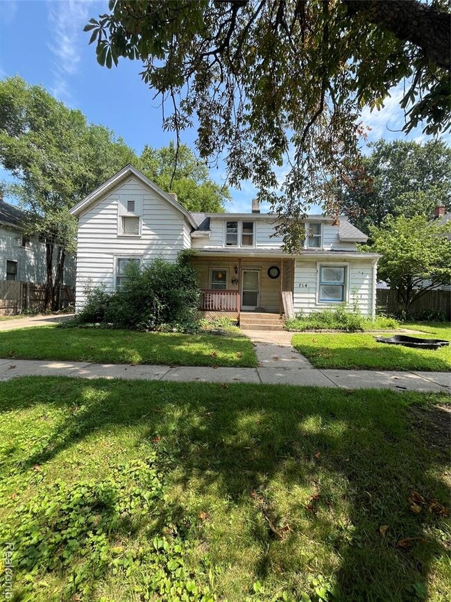 property at 714 W 8th St
