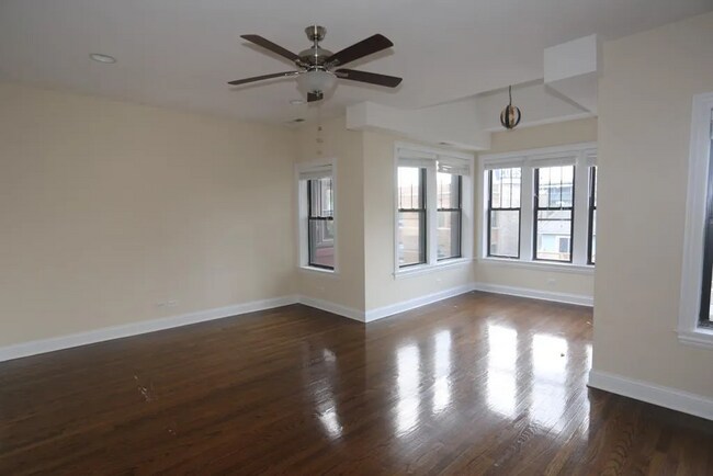 3710 N Wilton Ave, Unit 2 in Chicago, IL - Building Photo - Building Photo