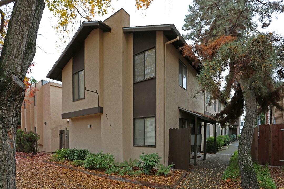 1118 T St in Sacramento, CA - Foto de edificio