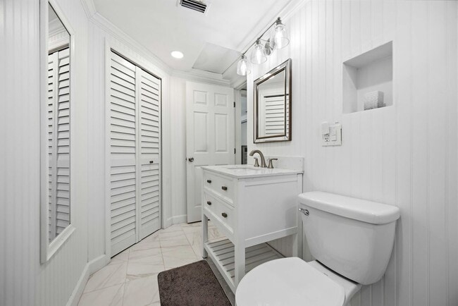 370 E Fray St in Englewood, FL - Building Photo - Building Photo