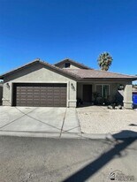 624 S Vaughn Ave in Yuma, AZ - Building Photo