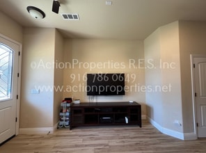 7046 Orchard Cir in Penryn, CA - Building Photo - Building Photo
