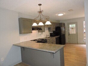 2293 Hollydale Ave in Baton Rouge, LA - Building Photo - Building Photo