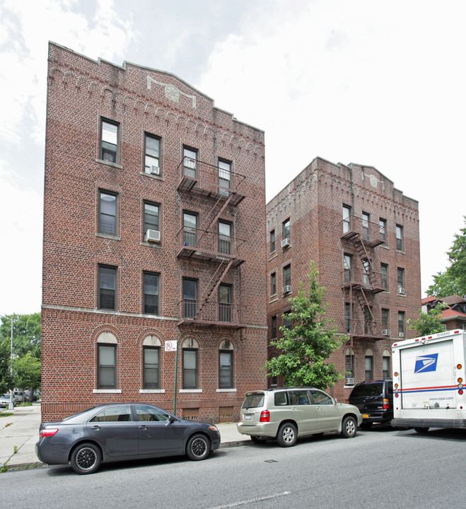 Hamilton Hall in Brooklyn, NY - Foto de edificio