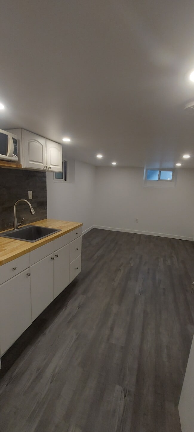 74 Burnaby Blvd in Toronto, ON - Building Photo - Building Photo