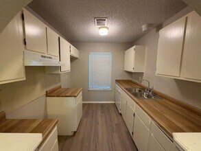 7306 Hardesty in San Antonio, TX - Building Photo - Building Photo
