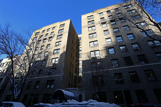 25 W 68th St in New York, NY - Building Photo - Building Photo