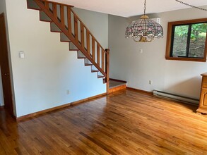 137 Sunset Dr in Milford, PA - Building Photo - Building Photo