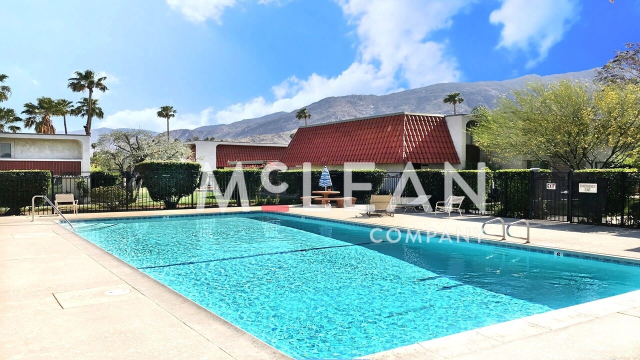 2286 Indian Canyon Dr in Palm Springs, CA - Building Photo