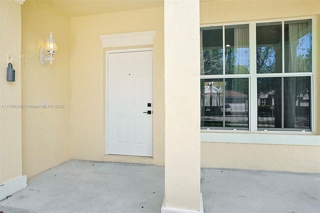 824 Sand Creek Cir in Weston, FL - Building Photo - Building Photo