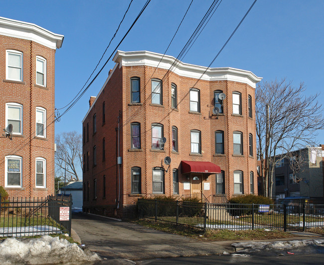 100 Preston St in Hartford, CT - Foto de edificio - Building Photo