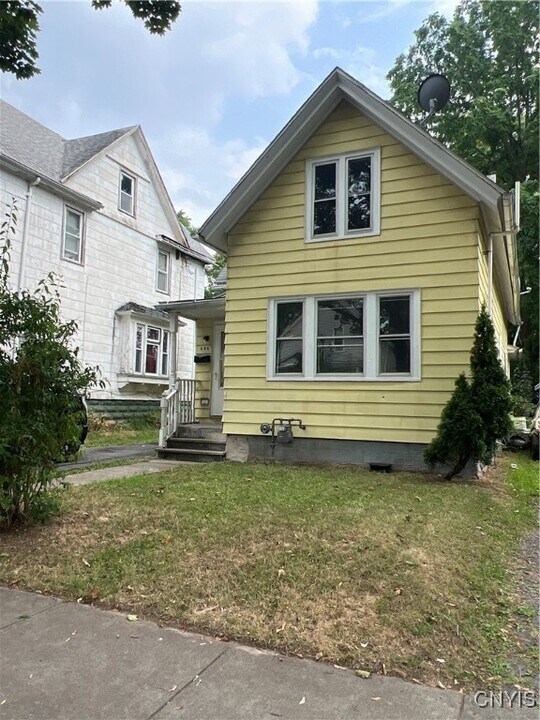 686 Seward St in Rochester, NY - Building Photo