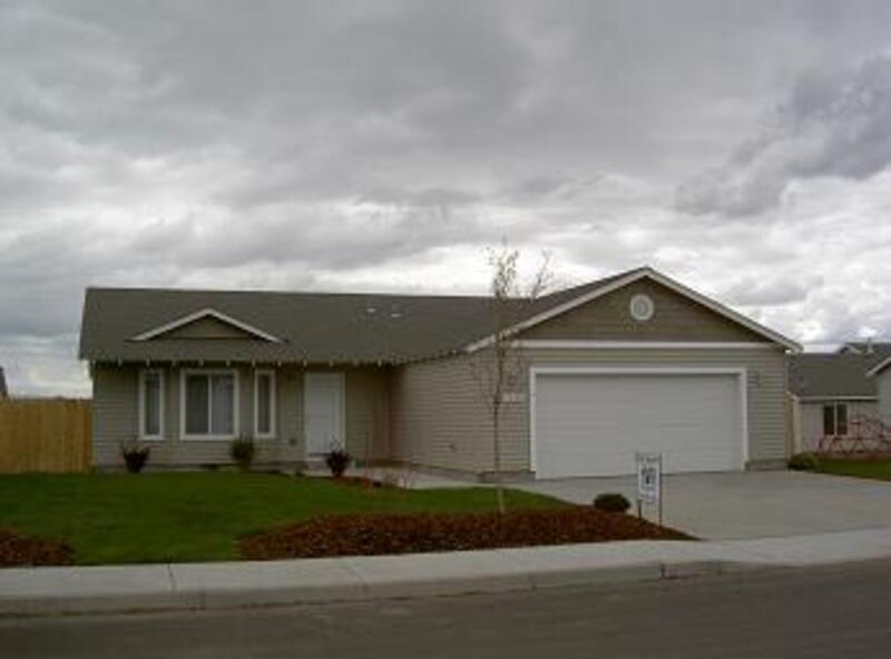 2955 NW 9th Ln in Redmond, OR - Building Photo
