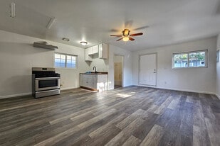 19759 Roscoe Blvd in Winnetka, CA - Building Photo