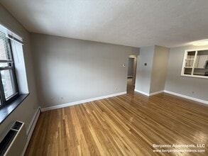 268 Grove St, Unit 10 in Auburndale, MA - Foto de edificio - Building Photo